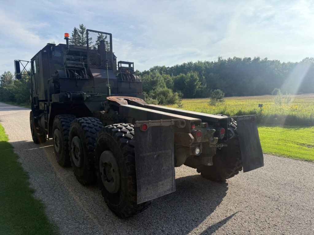 2008 Overhaul Oshkosh M1070 8×8 Semi Tractor