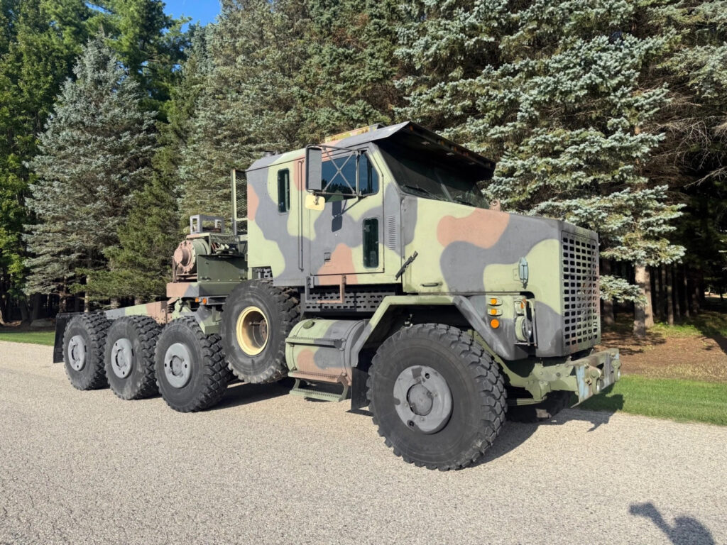 2008 Overhaul Oshkosh M1070 8×8 Semi Tractor